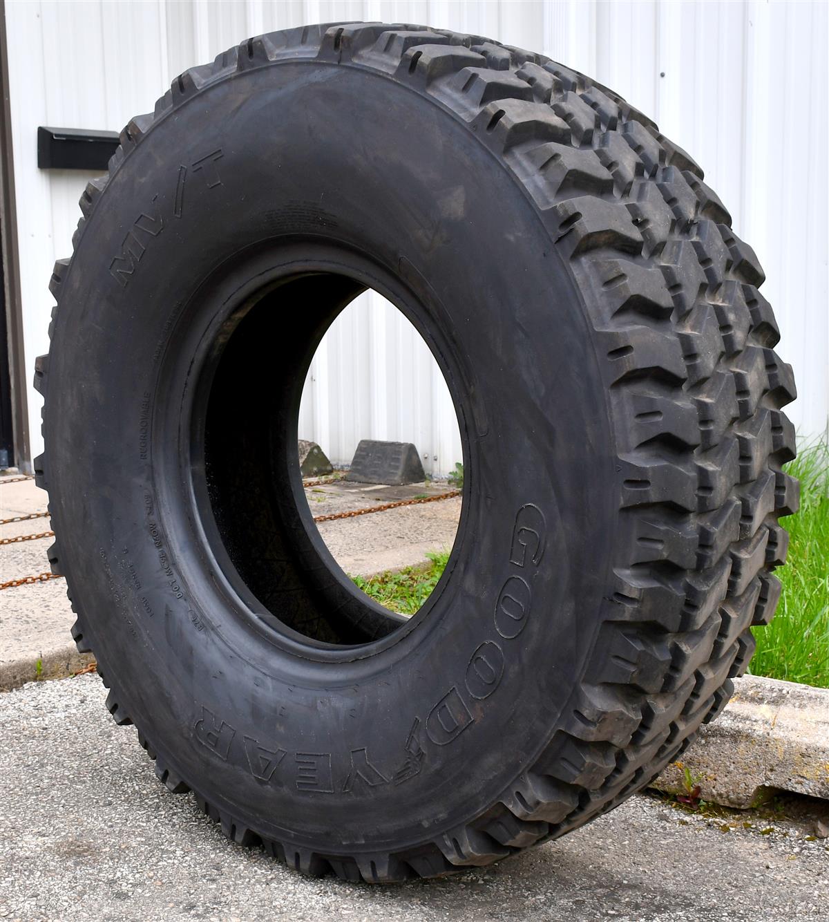 TI-124B |  Goodyear MVT MVT 39585R20 Tire Used (1).JPG