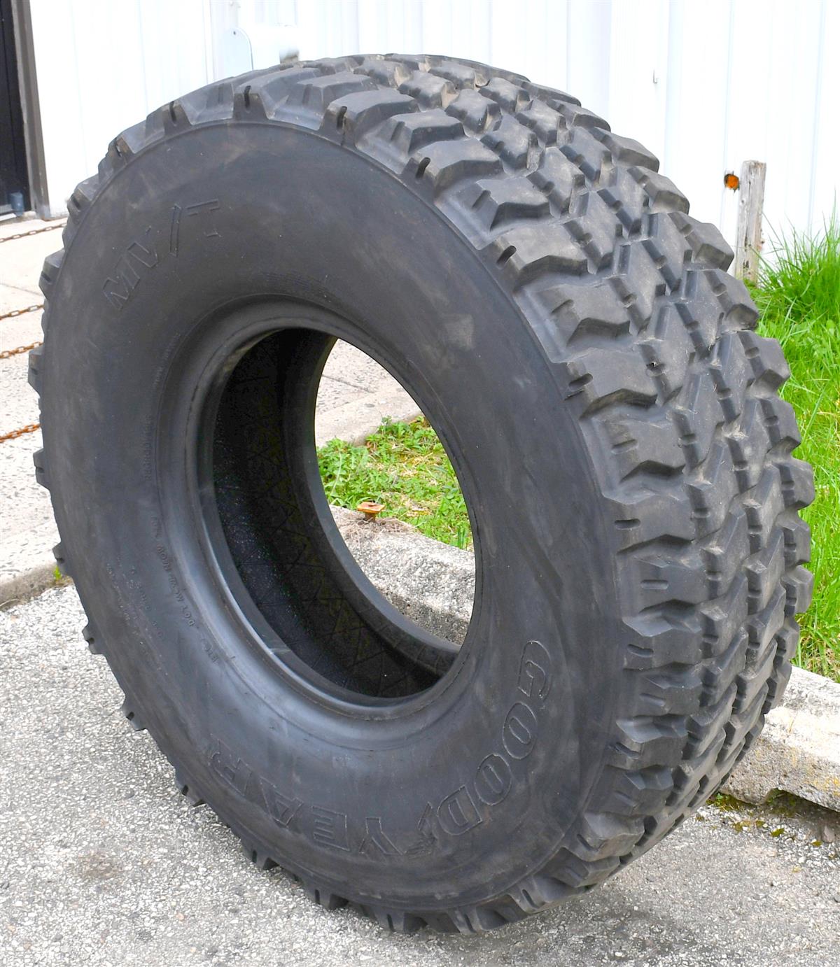 TI-124B |  Goodyear MVT MVT 39585R20 Tire Used (13).JPG