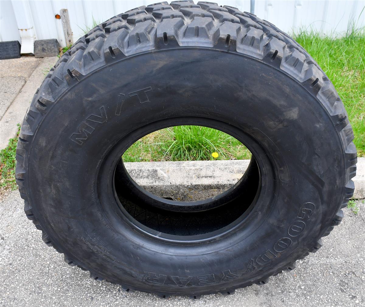 TI-124B |  Goodyear MVT MVT 39585R20 Tire Used (16).JPG