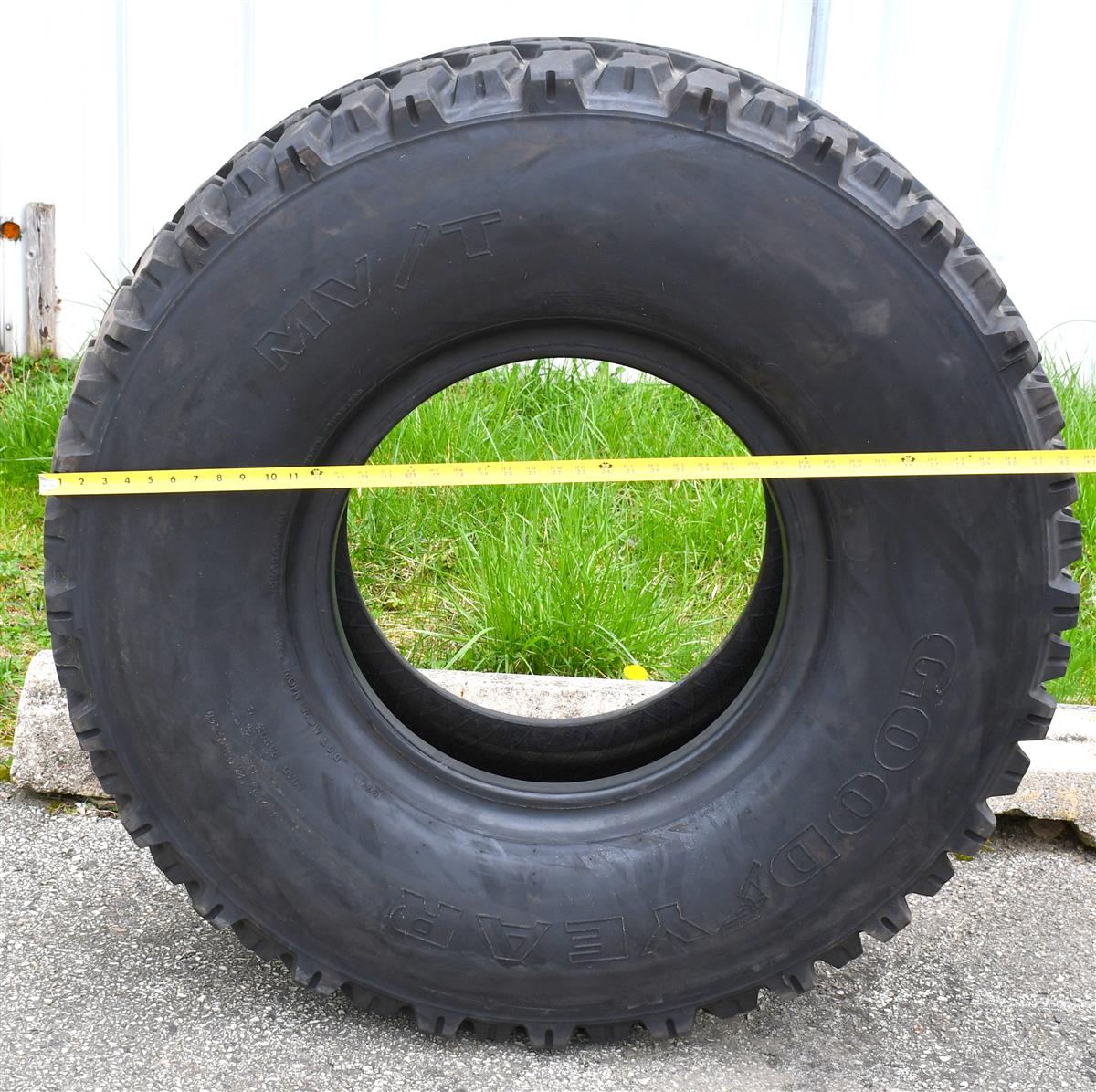 TI-124B |  Goodyear MVT MVT 39585R20 Tire Used (2).JPG