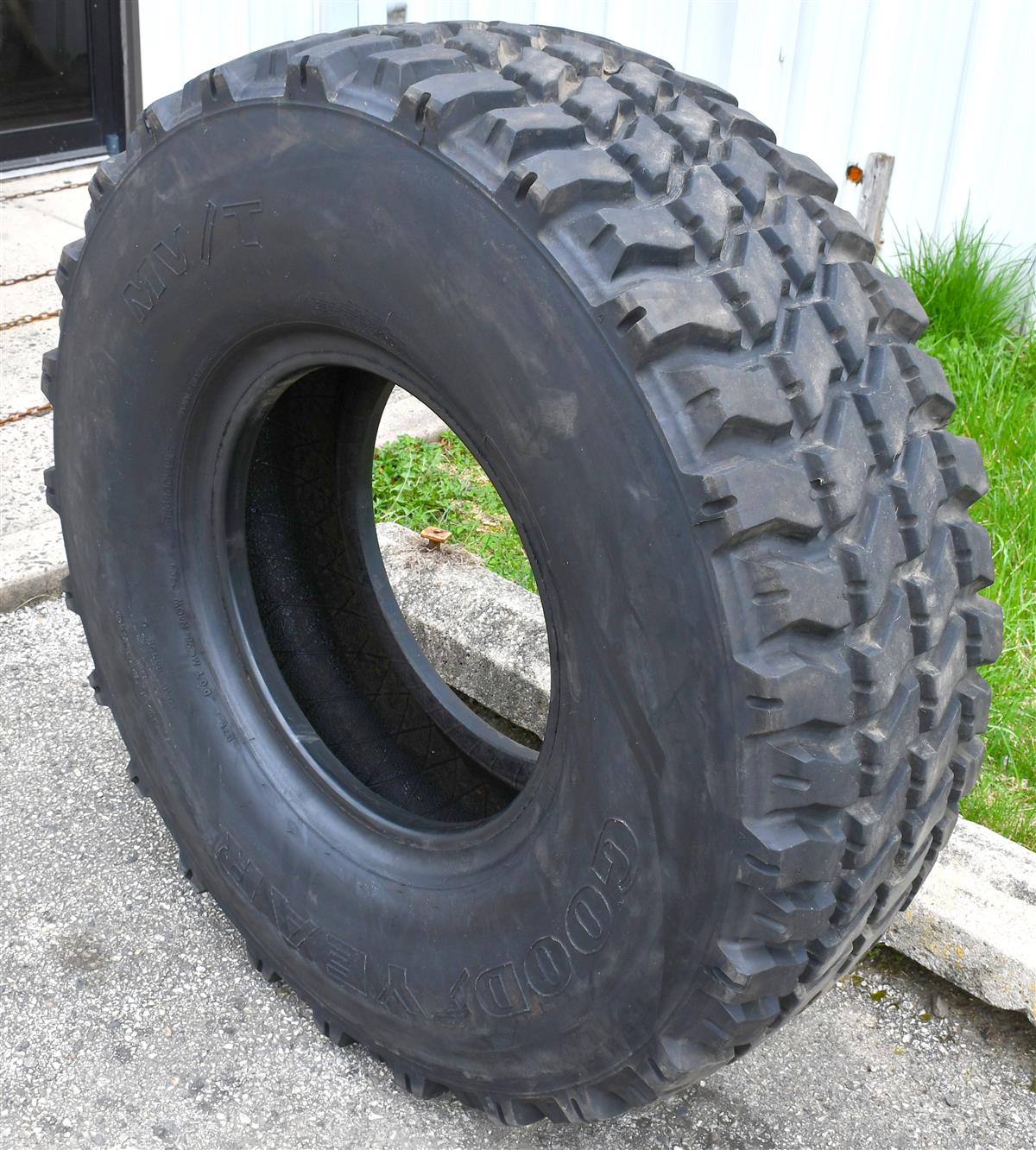 TI-124B |  Goodyear MVT MVT 39585R20 Tire Used (7).JPG