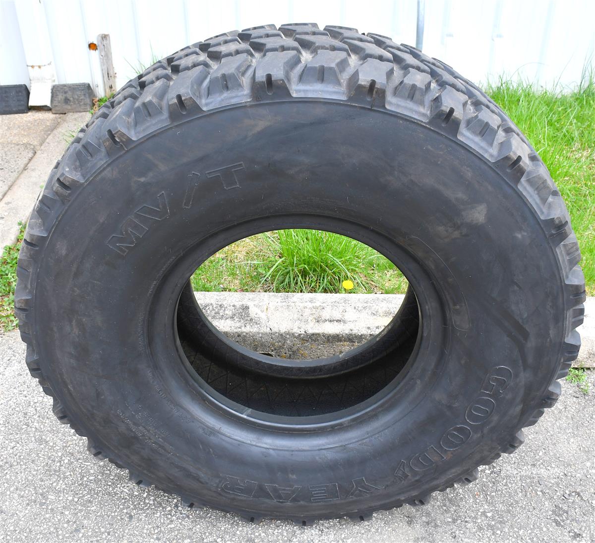 TI-124B |  Goodyear MVT MVT 39585R20 Tire Used (8).JPG