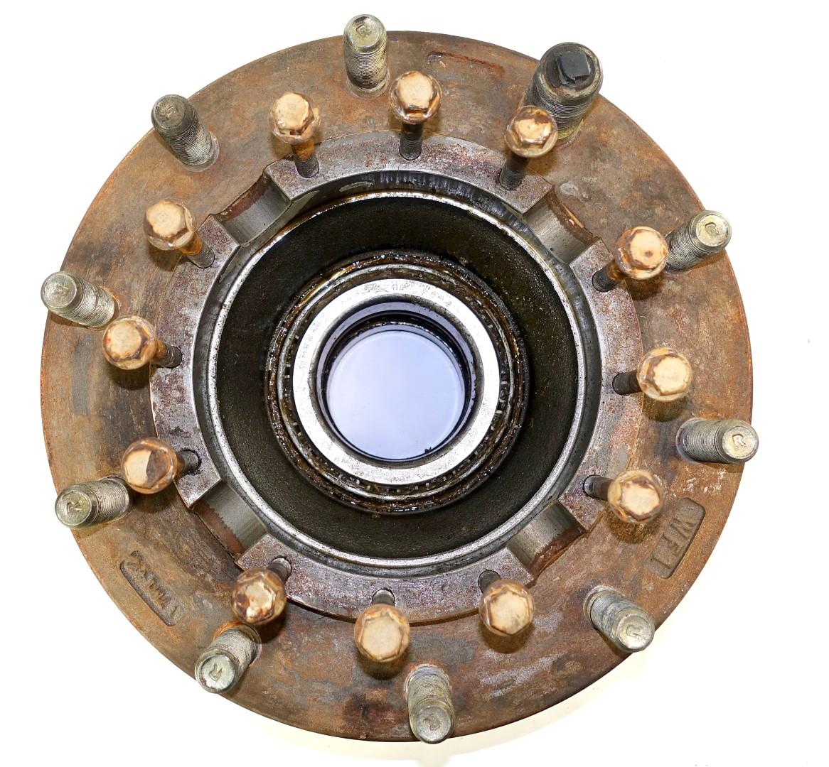 FM-273 | 2530-01-570-6622 Front Axle Hub (6) (Large).JPG