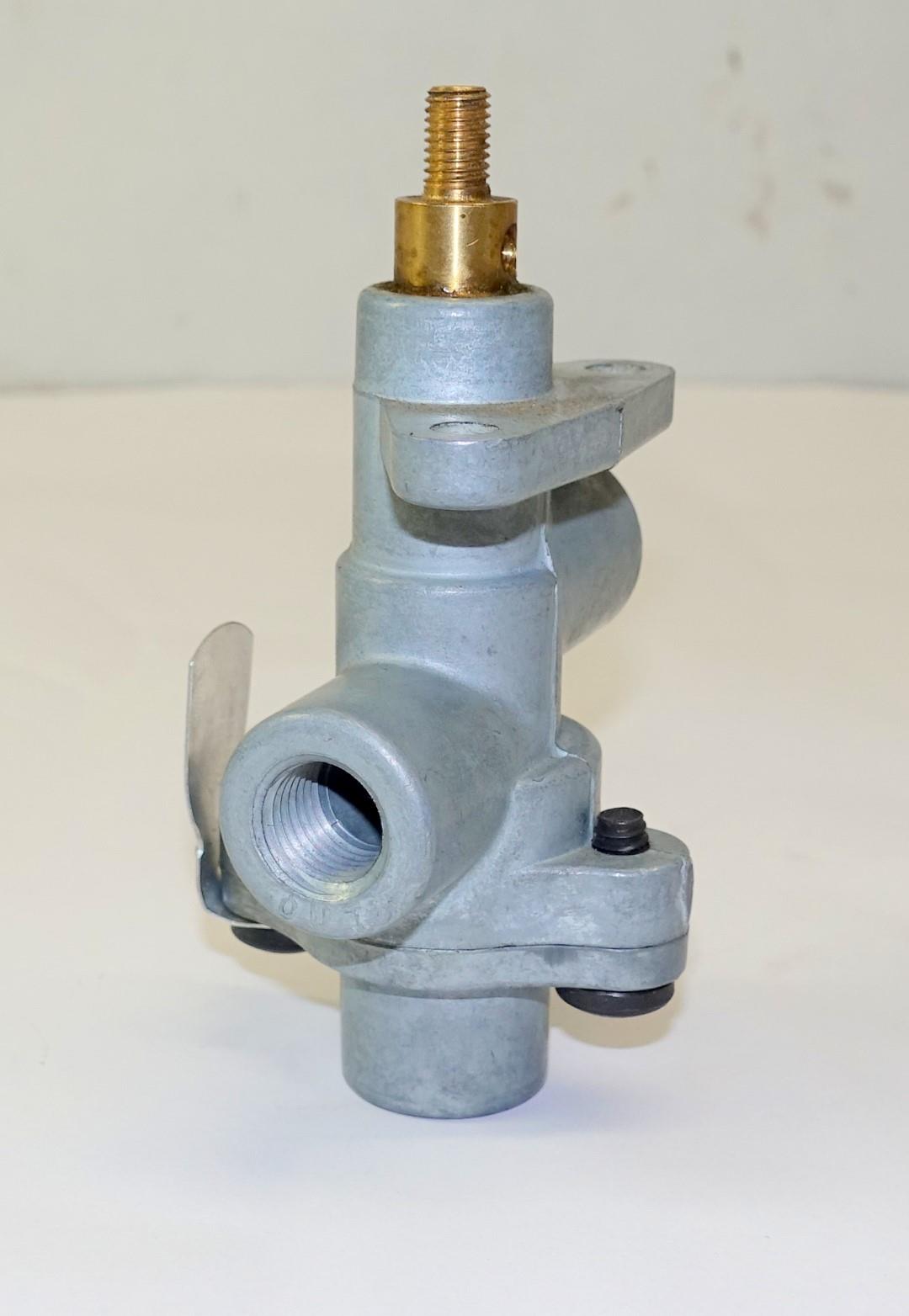 TR-241 | 4820-00-466-1945 Push Pull Air System Control Valve for M747 Semitrailer NOS (6).JPG