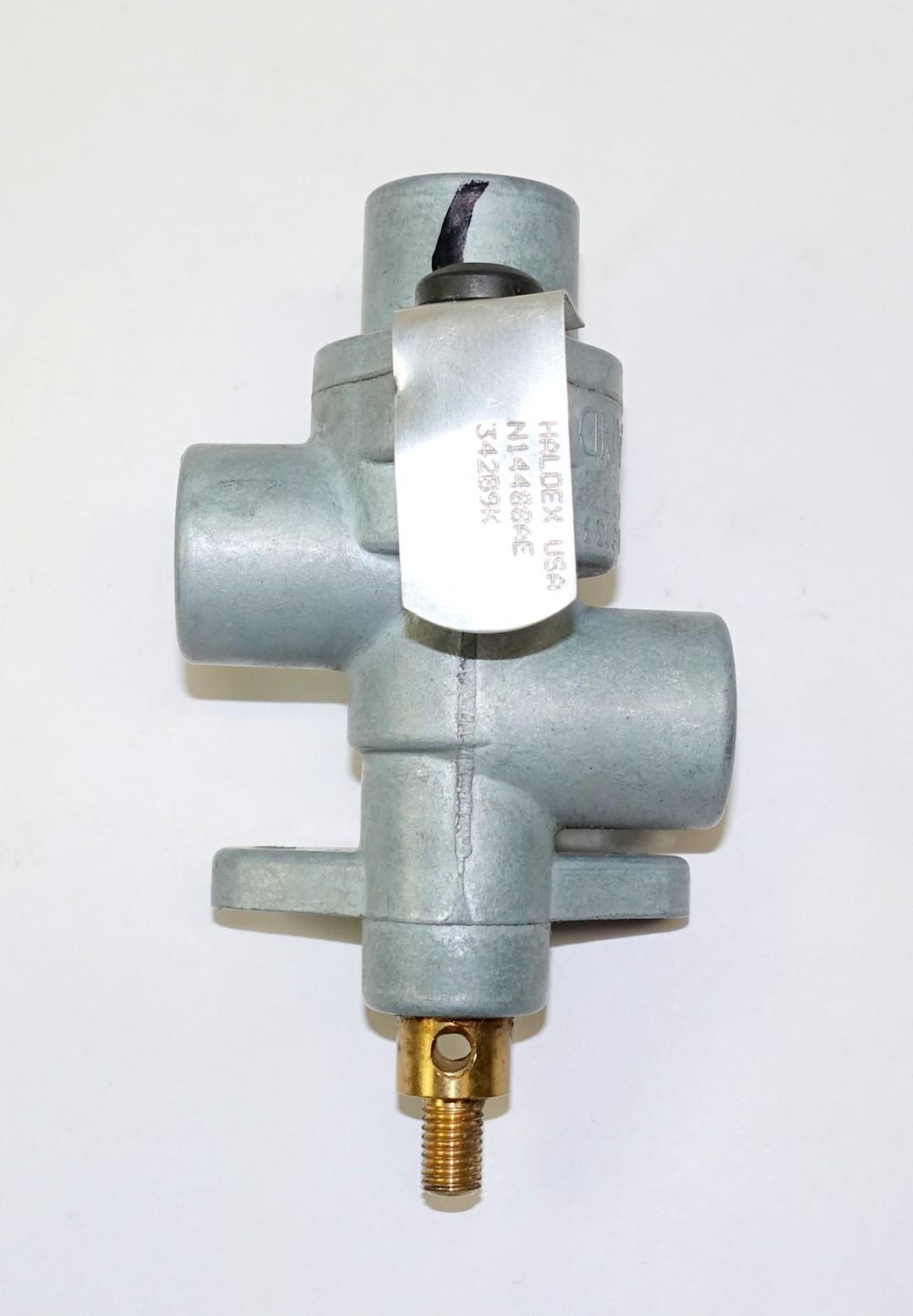 TR-241 | 4820-00-466-1945 Push Pull Air System Control Valve for M747 Semitrailer NOS (8).JPG