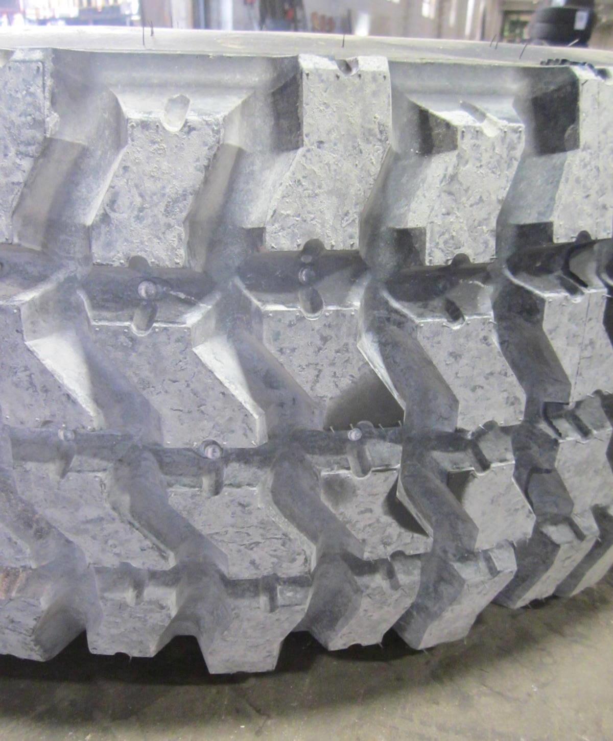 MRAP-360 | Goodyear MVT 39585R20 Tire With Rim (2).JPG