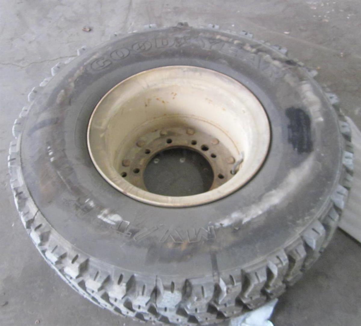 MRAP-360 | Goodyear MVT 39585R20 Tire With Rim (5).JPG