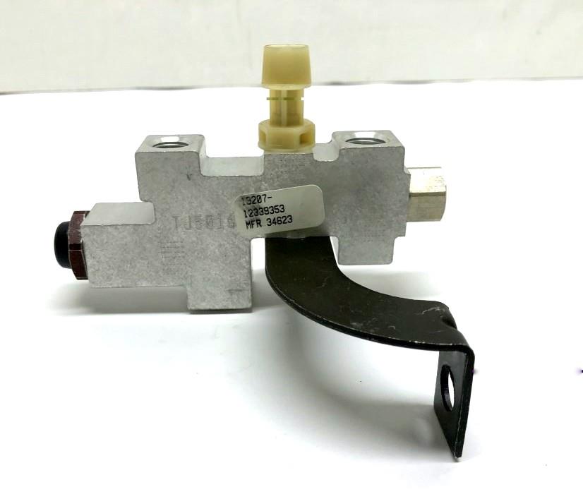 HM-1616 | HM-1616  Master Cylinder Proportion Valve HMMWV (4).JPG