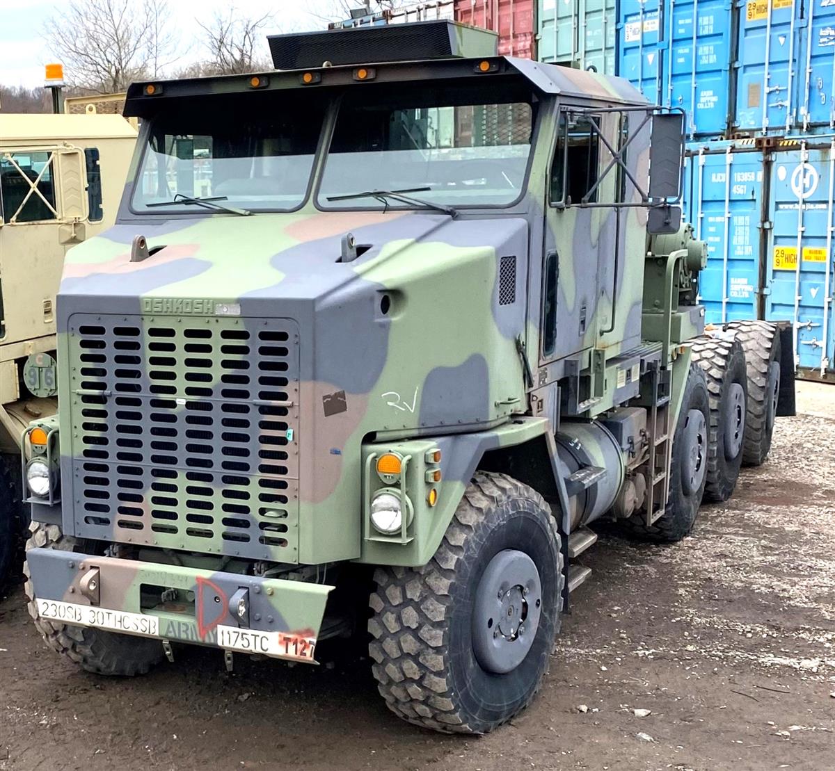 T-02282023-5 | M1070 Oshkosh HET Prime Mover Green 2000 Year Model (23-03) 23-5.jpg