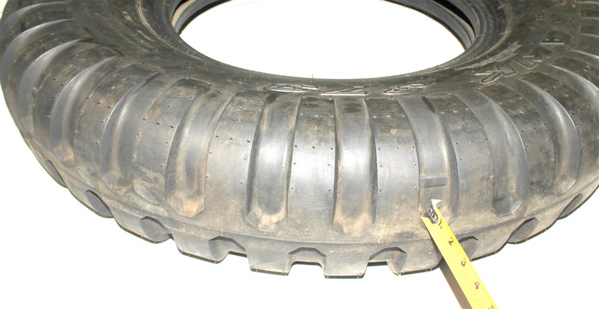 TI-113 | TI-113 9.00 x 20 Military Tread Bias Tire 100% Tread (11).JPG