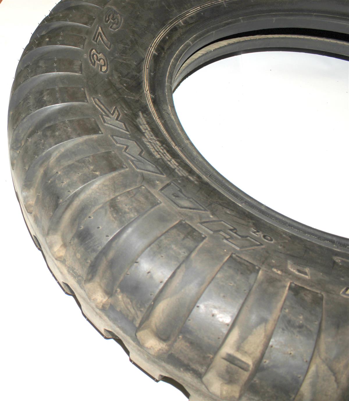 TI-113 | TI-113 9.00 x 20 Military Tread Bias Tire 100% Tread (18).JPG