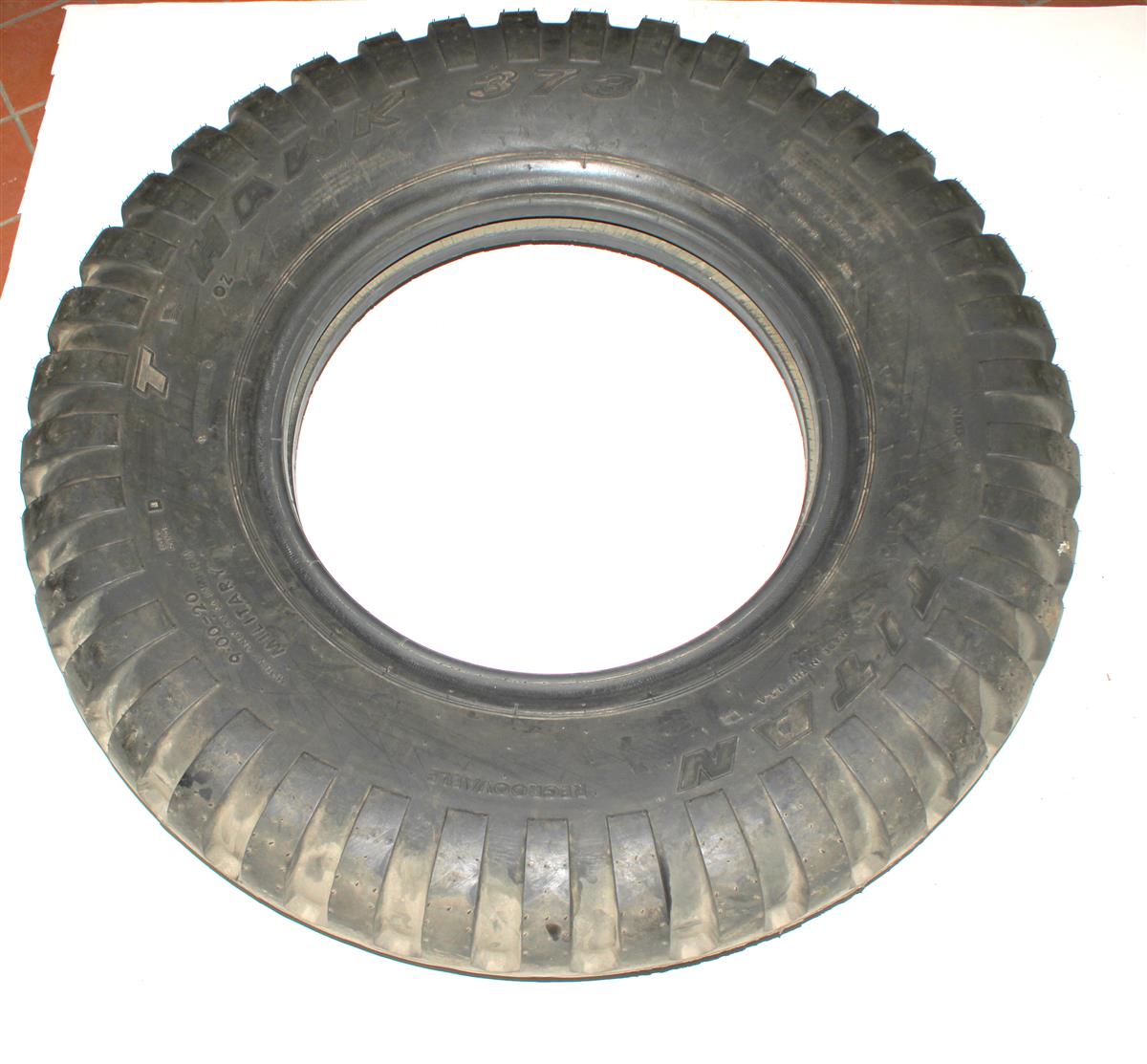 TI-113 | TI-113 9.00 x 20 Military Tread Bias Tire 100% Tread (20).JPG