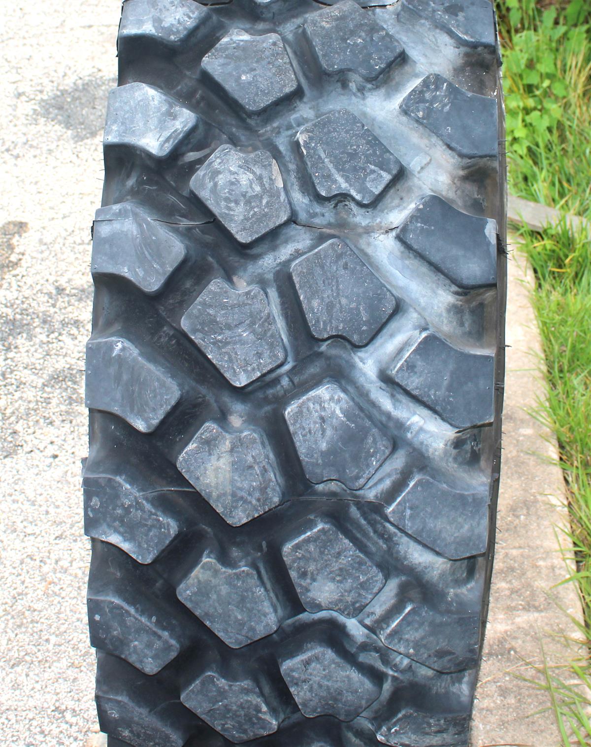 TI-1871 | TI-1871 Michelin XZL 16.00R20 100% tread (5).JPG