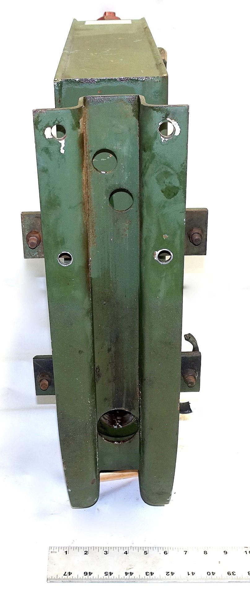 9M-886 | 5340-01-082-2510 2590-01-085-5352 Hydraulic Oil Reservoir Tank with Mounting Bracket (5).JPG